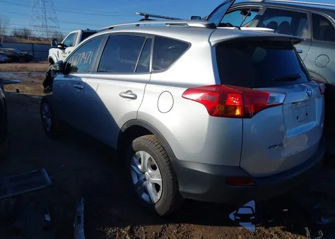 2015 Toyota Rav4 Le z USA, uszkodzony, nr VIN JTMZFREV3FJ047895